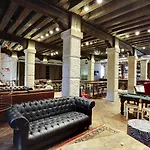 Generator Hostel *