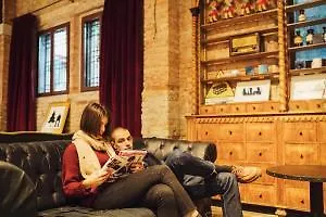 호스텔 제너레이터