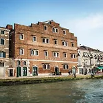 Hostal Generator